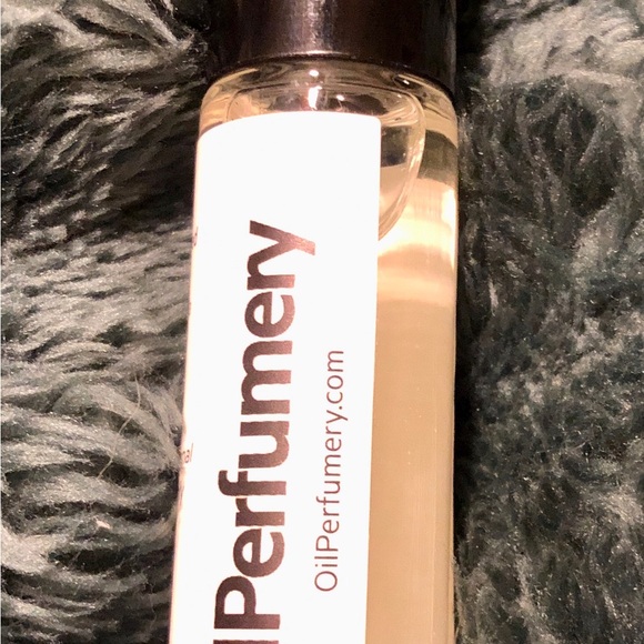 Le Labo Santal 33 scent - Picture 3 of 3